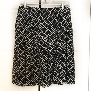 Larry Levine Box Pleated Black & White Skirt
